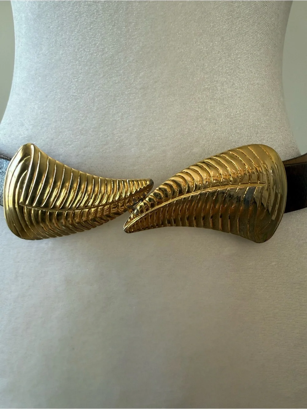 Vintage Women’s 80’s Leather Belt With Gold Leaf Clasp Buckle Retro